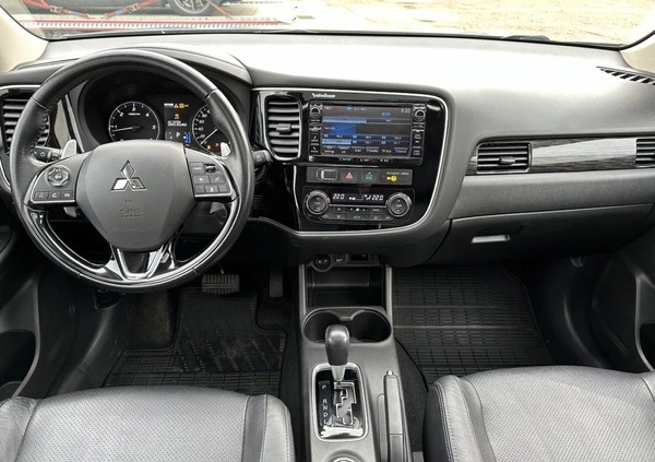 Mitsubishi Outlander cena 47700 przebieg: 67000, rok produkcji 2016 z Nysa małe 742